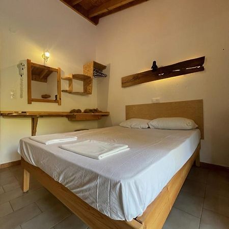 Pension Oasis Votsi  Esterno foto