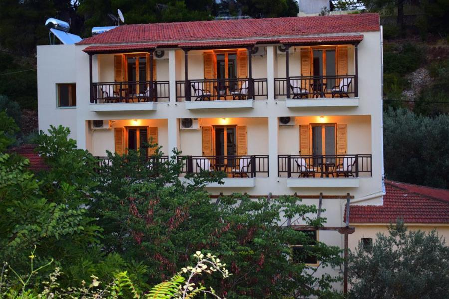 Pension Oasis Votsi  Esterno foto