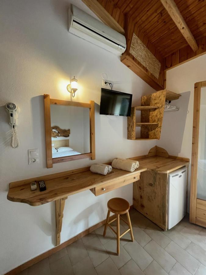 Pension Oasis Votsi  Esterno foto