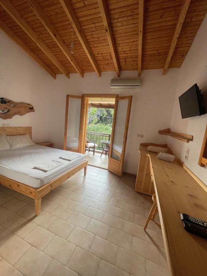Pension Oasis Votsi  Esterno foto