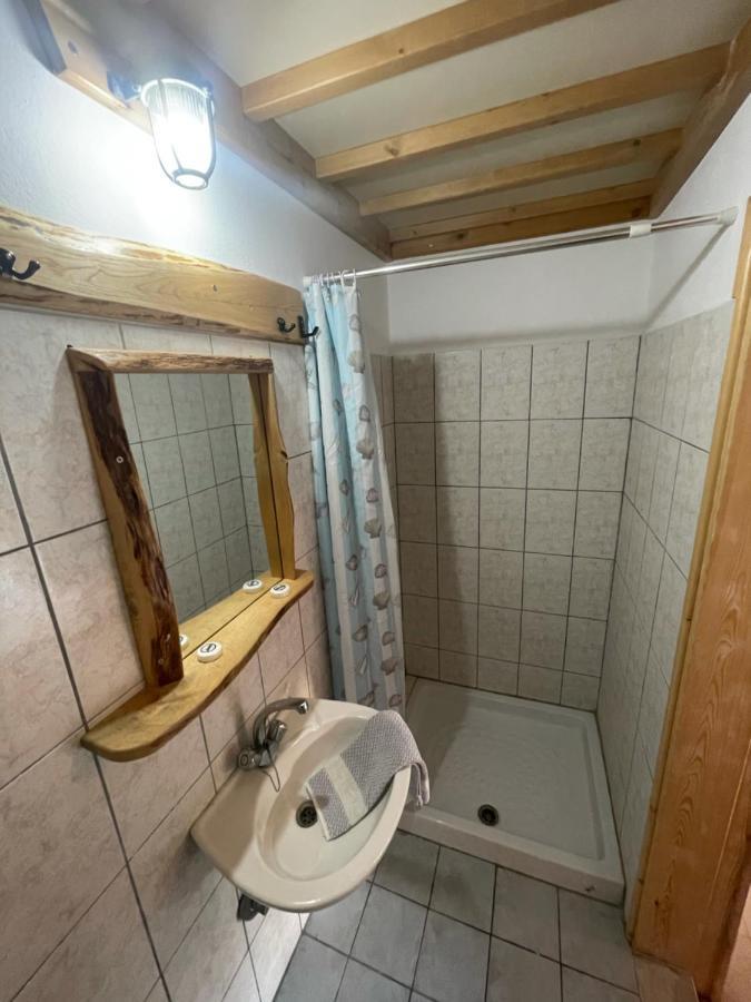 Pension Oasis Votsi  Esterno foto