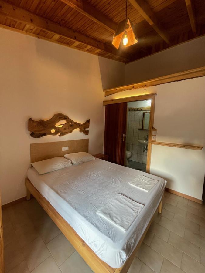 Pension Oasis Votsi  Esterno foto